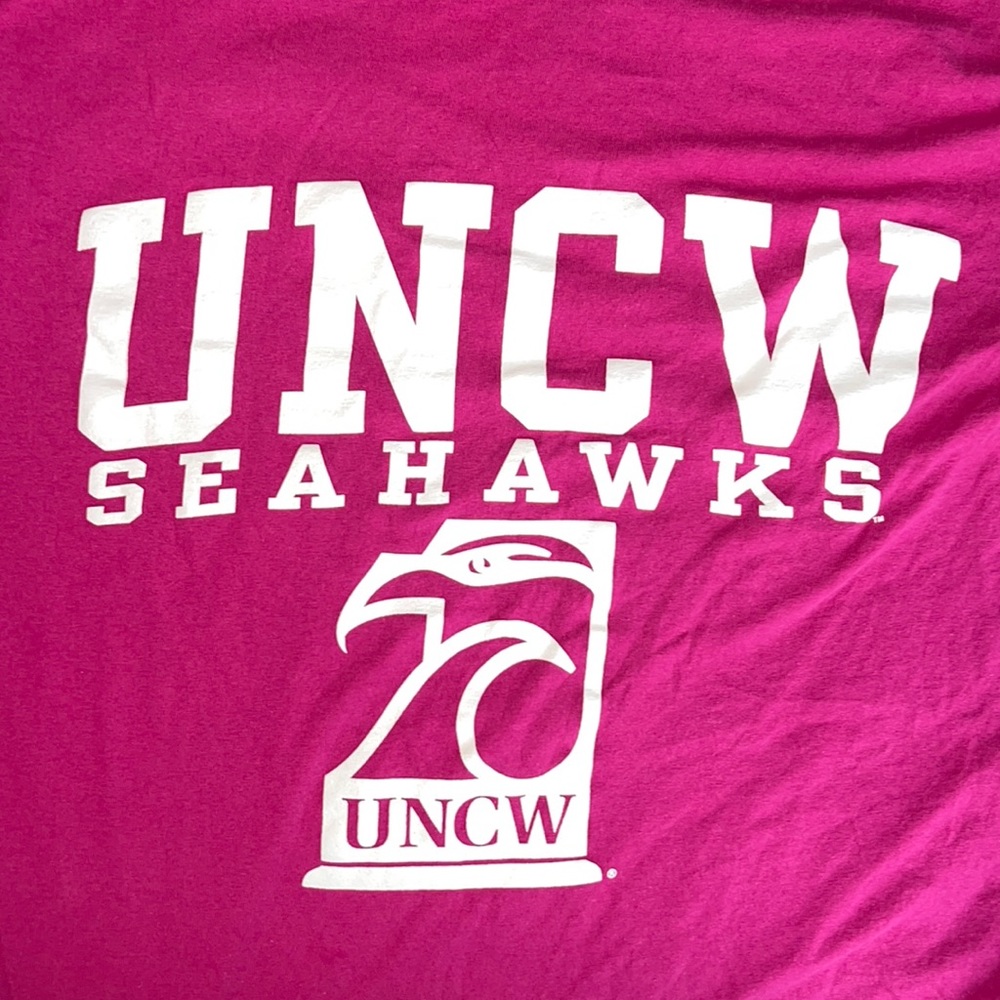 Pink UNCW Seahawks Small T-Shirt
